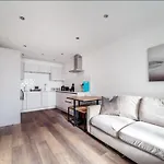 Avida Lettings - Modern Apartment Close To Westfield And Notting Hill