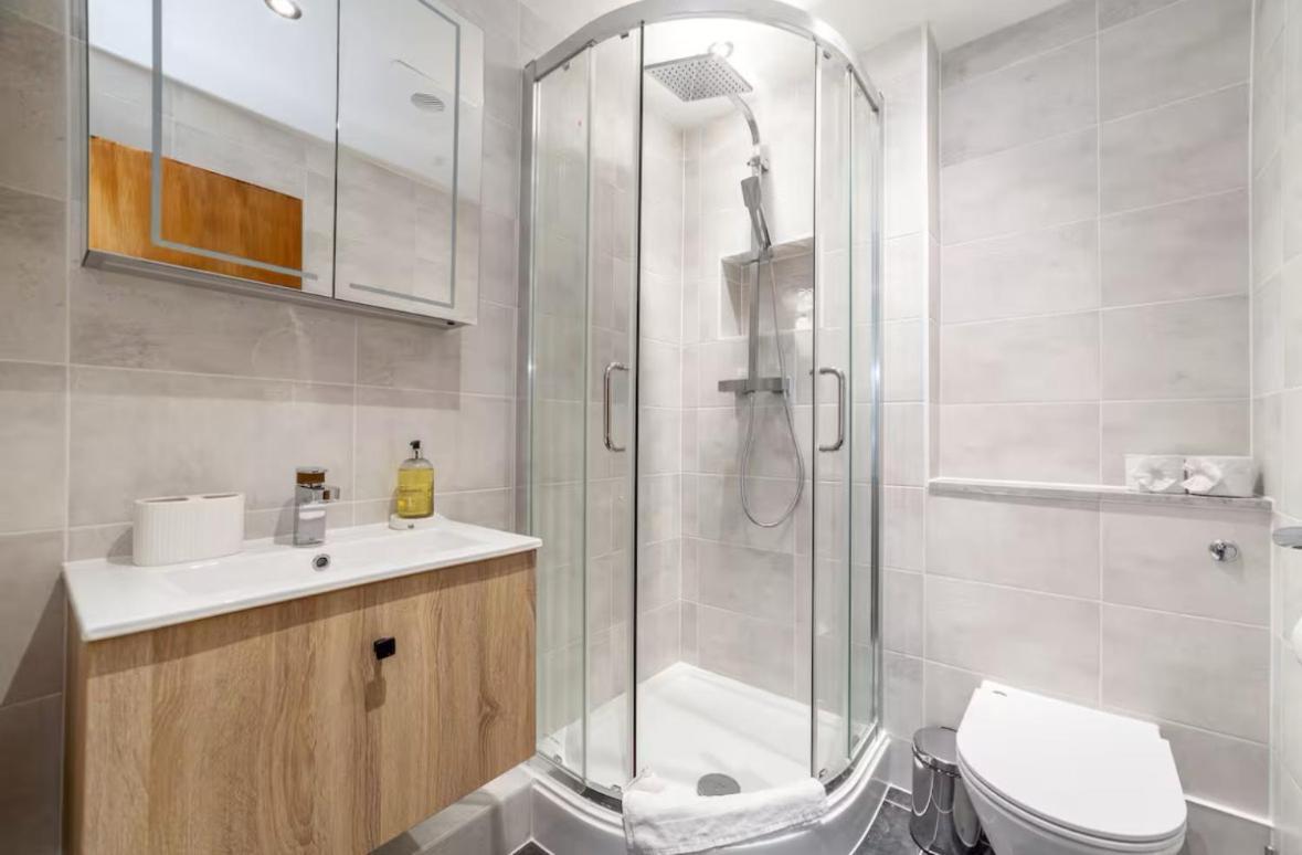 Avida Lettings - Modern Close To Westfield And Notting Hill Appartamento Londra