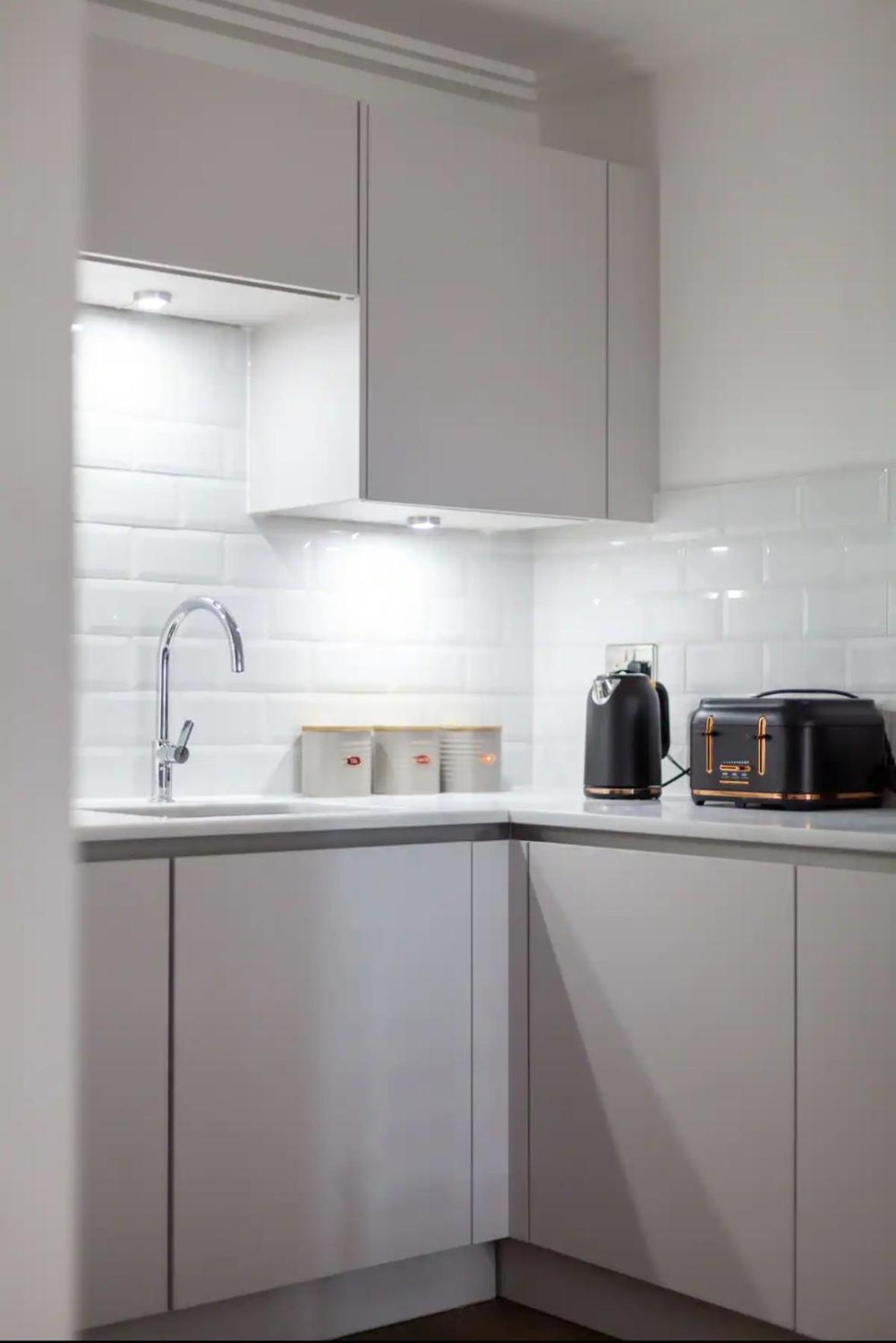 Avida Lettings - Modern Close To Westfield And Notting Hill Appartamento *